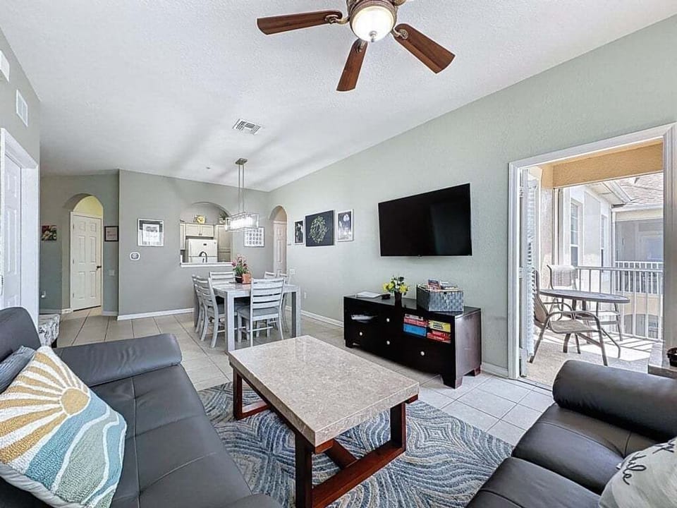 Condo, 3 Bedrooms | Living area