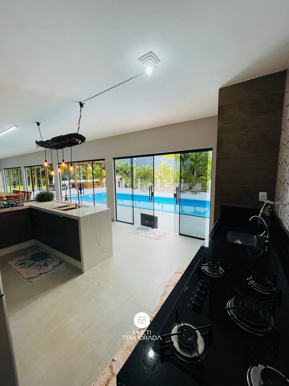 Deluxe Cabin | Private kitchen | Fridge, microwave, cookware/dishes/utensils