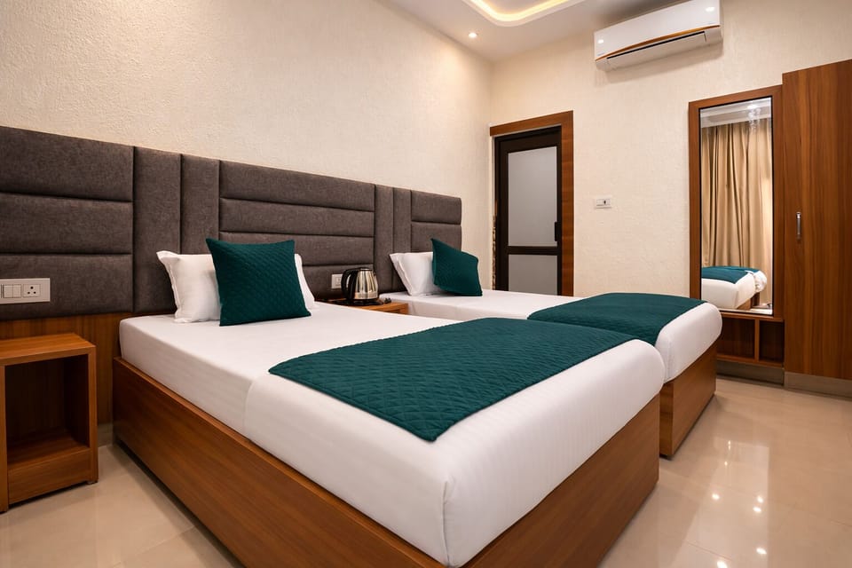 Twin Room | Desk, laptop workspace, iron/ironing board, free WiFi