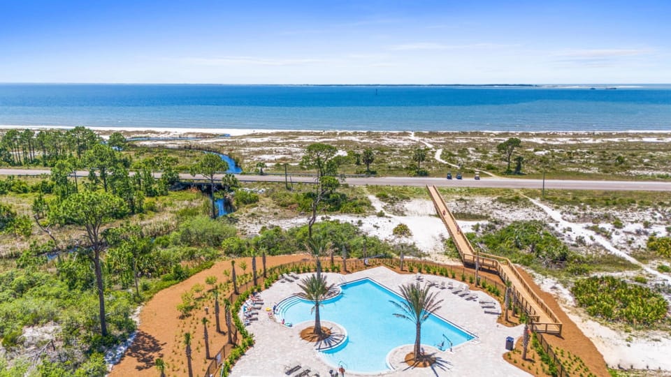 2 outdoor pools, sun loungers