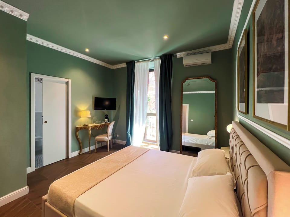 Deluxe Double Room, Balcony, Courtyard View | Desk, laptop workspace, blackout drapes, soundproofing