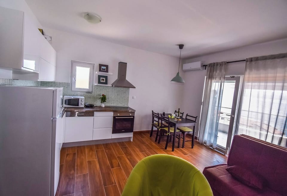 Apartment, 1 Bedroom, Smoking, Balcony | Interior