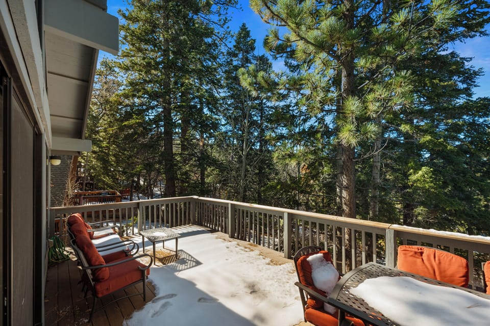 Basic House, Balcony, Mountain View | Property grounds