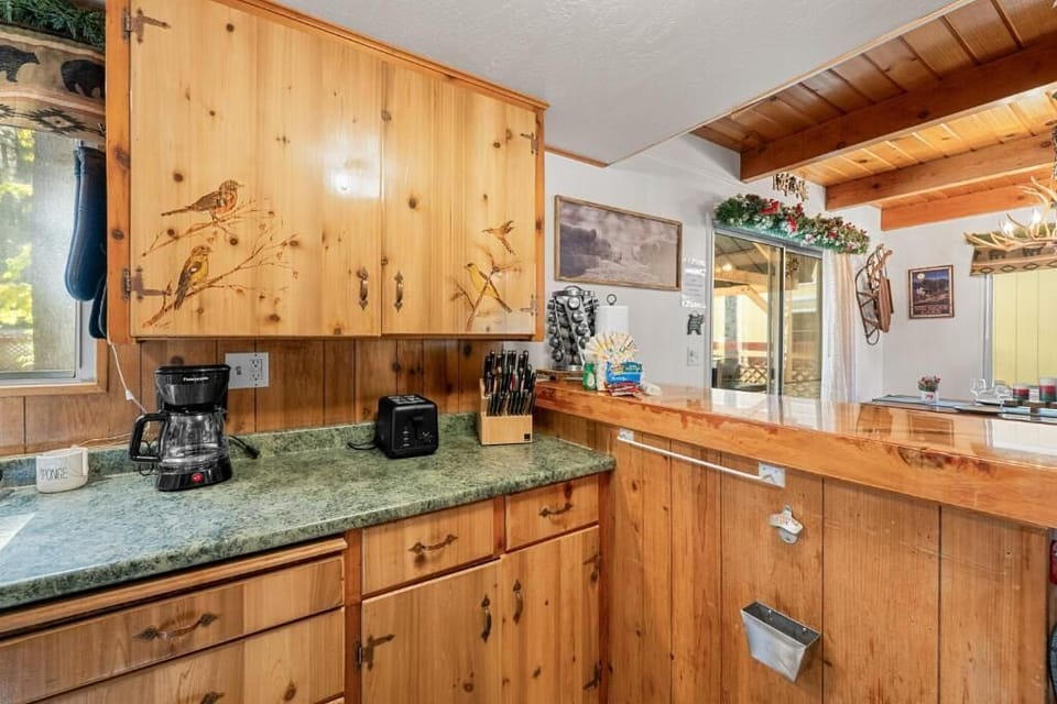 Basic House, Patio, Mountain View | Private kitchen