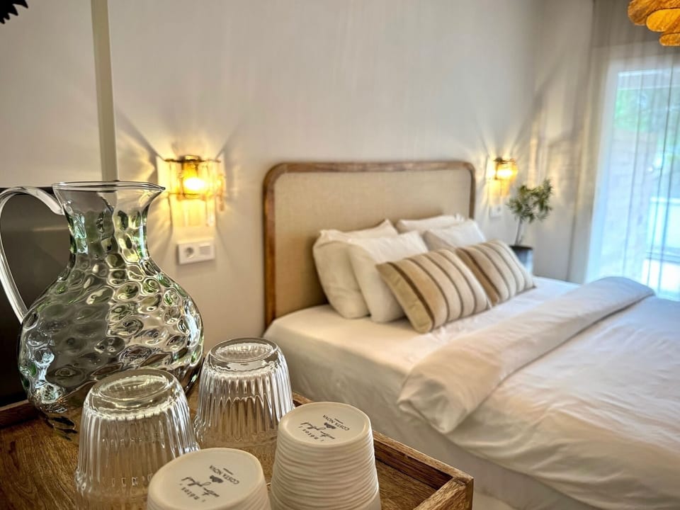 Deluxe Double Room | Individually decorated, individually furnished, blackout drapes