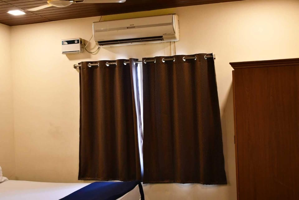 Deluxe Double or Twin Room | Desk, laptop workspace, free WiFi