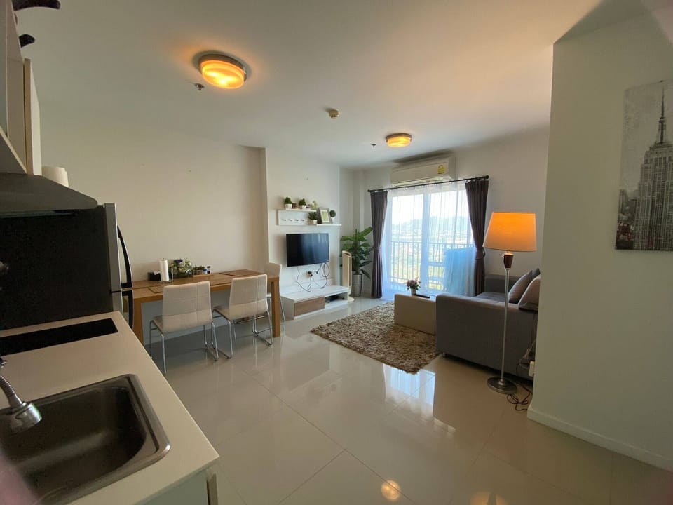 Condo, 2 Bedrooms, Balcony | Living room