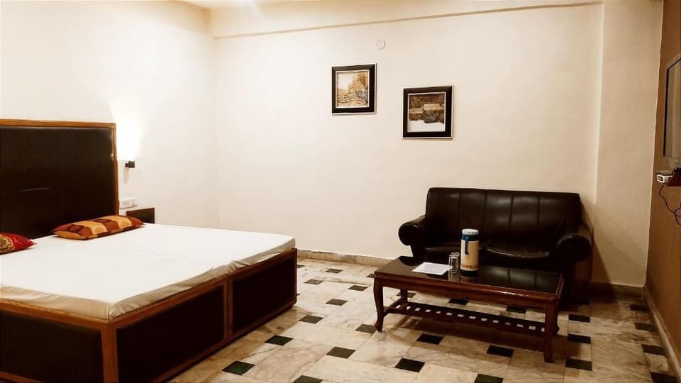 Individually furnished, desk, free WiFi