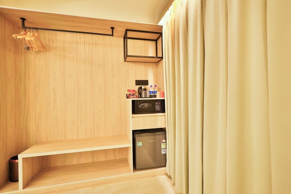 Superior Suite, City View | Laptop workspace, free WiFi