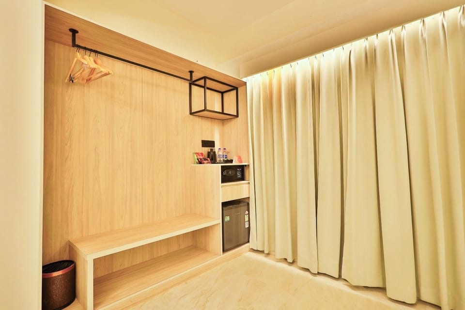 Superior Suite, City View | Laptop workspace, free WiFi