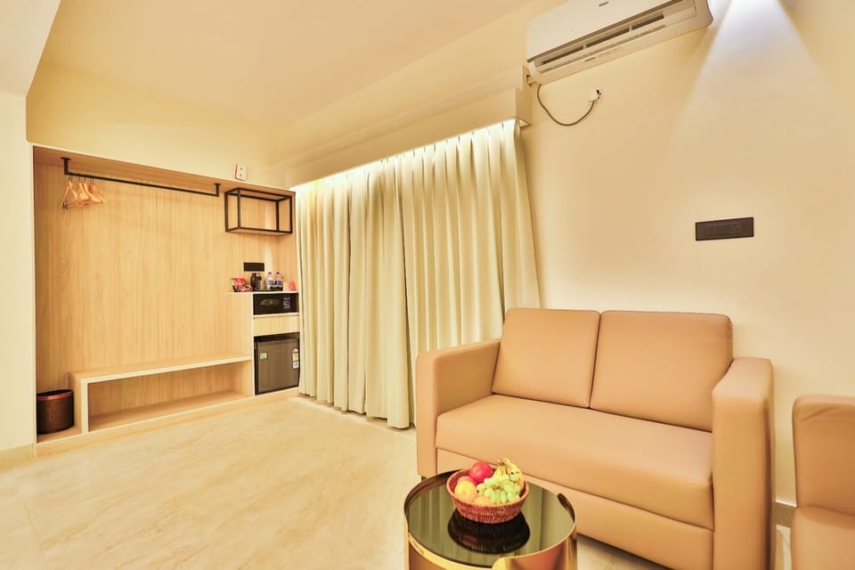 Superior Suite, City View | Laptop workspace, free WiFi