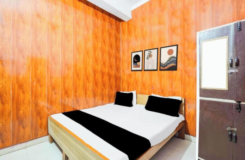 Hypo-allergenic bedding, desk, soundproofing, free WiFi