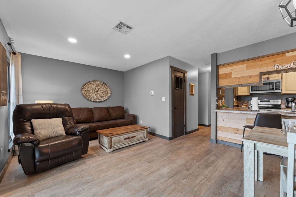 Condo, 1 King Bed with Sofa bed, Balcony, Golf View (Hole-in-One Hideaway) | Living area