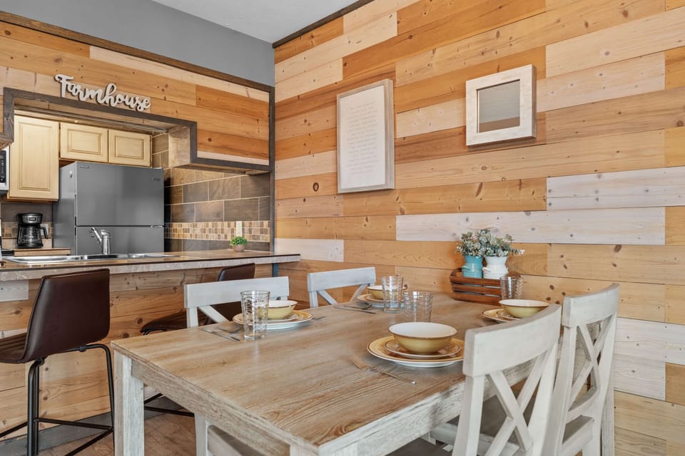 Condo, 1 King Bed with Sofa bed, Balcony, Golf View (Hole-in-One Hideaway) | Dining
