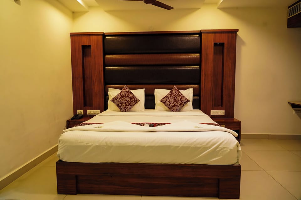 Standard Double Room | Desk, laptop workspace, iron/ironing board, free WiFi