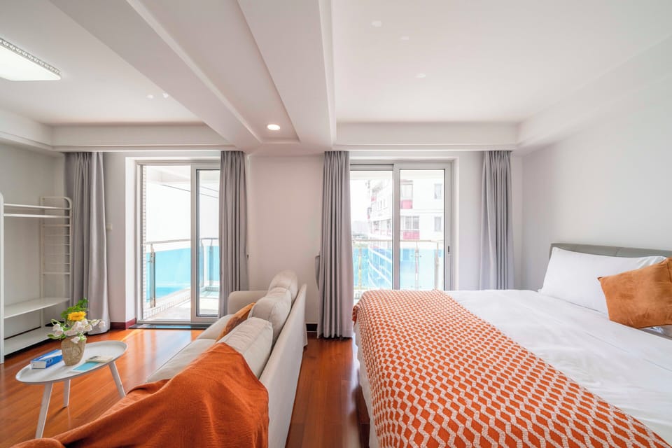 City View 1BR Loft Serviced Residence - Perfect for Family Stay | Premium bedding, down comforters, laptop workspace, blackout drapes