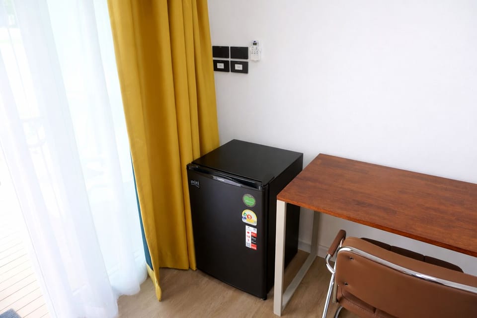 Comfort Bungalow, 1 King Bed, Private Bathroom, Garden View | Mini-refrigerator