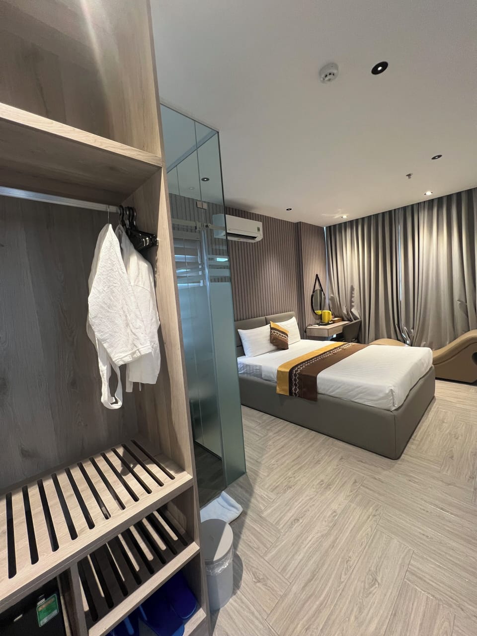 Deluxe Double Room, 1 Double Bed, Housekeeping, City View | Desk, laptop workspace, blackout drapes, soundproofing