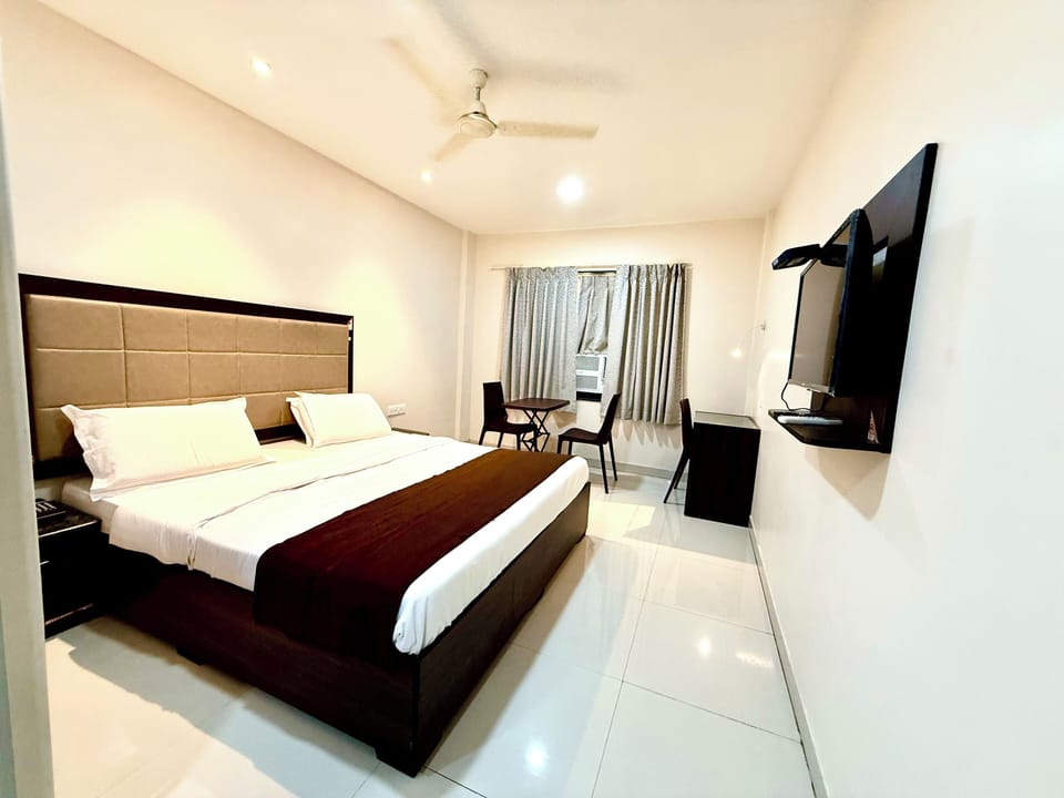 Deluxe Double Room, City View | WiFi (free)