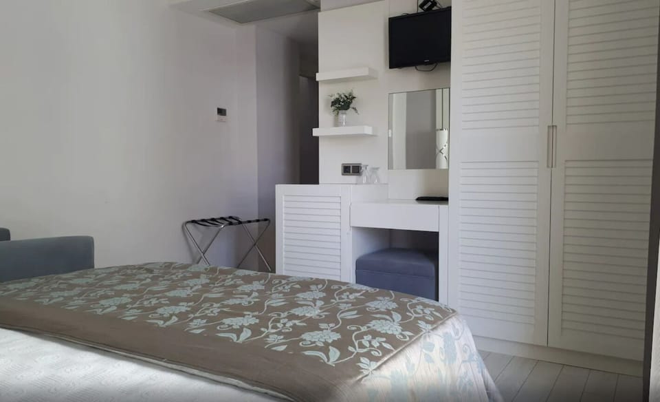 Double Room, Balcony, Partial Sea View