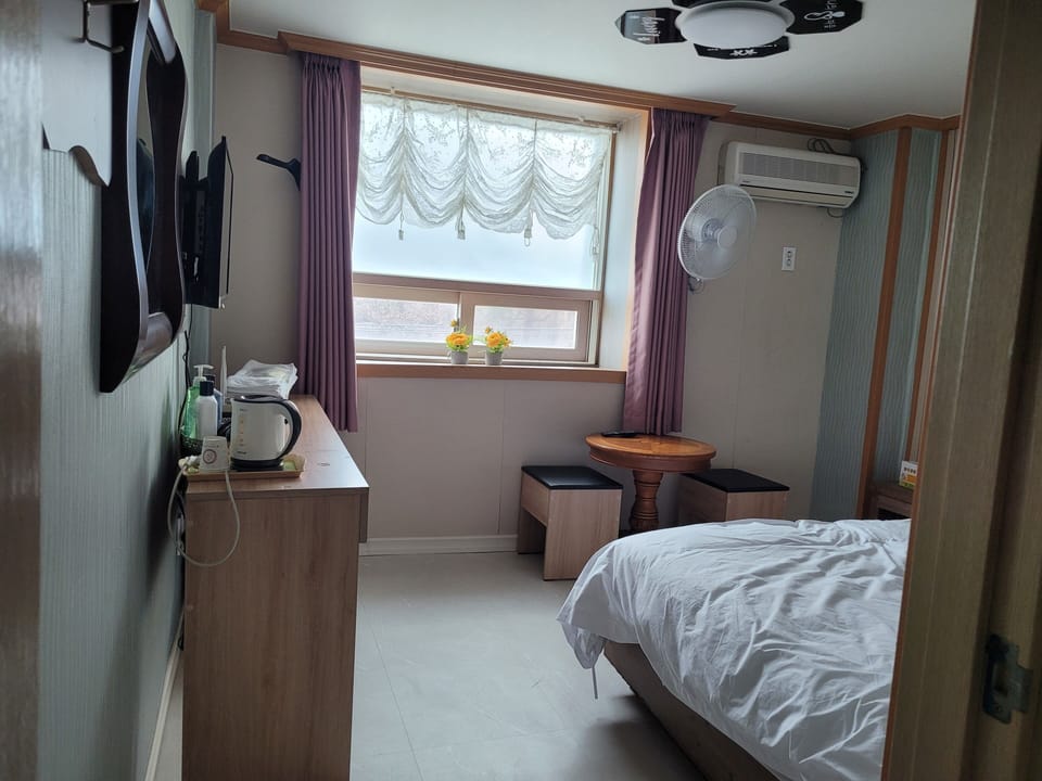 Basic Room, Ocean View | Blackout drapes, free WiFi