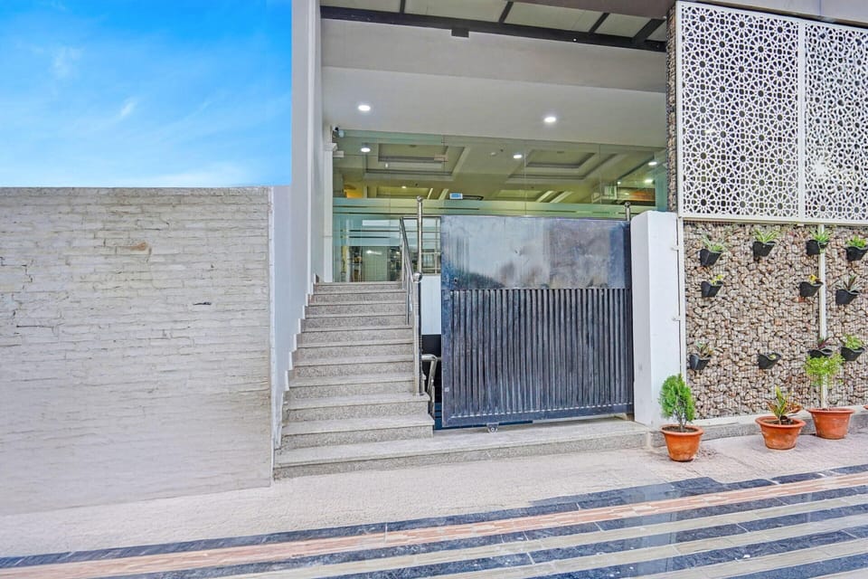 House | Reception