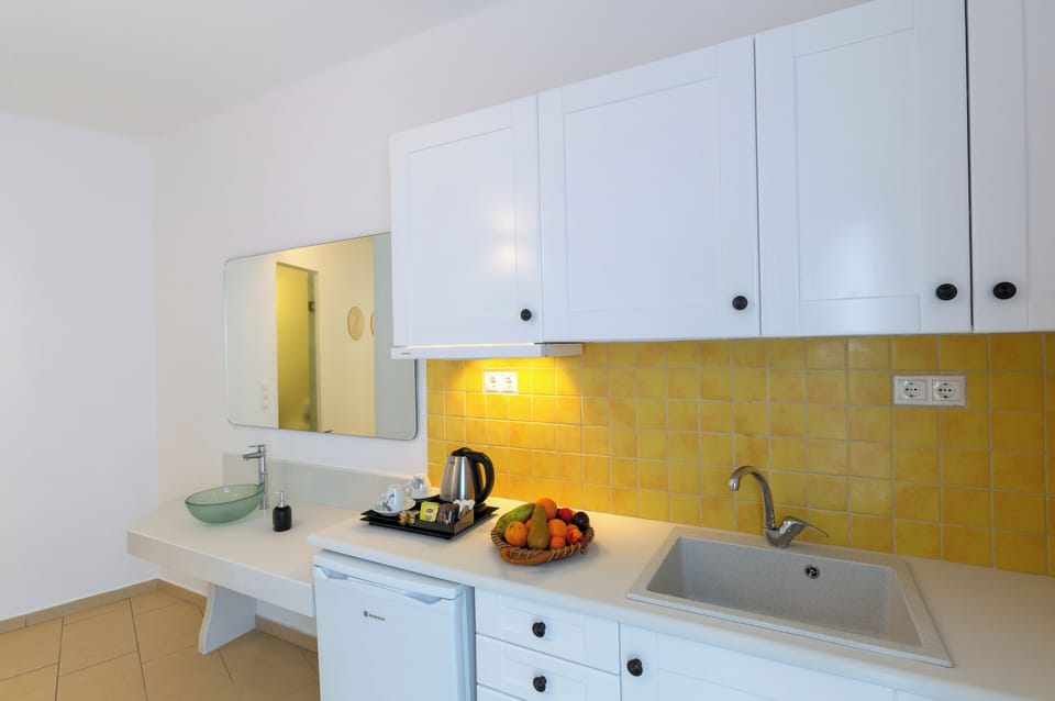 Apartment for 5 people with Private Terrace and Outdoor Hot Tub | Private kitchen | Espresso maker, coffee/tea maker, electric kettle