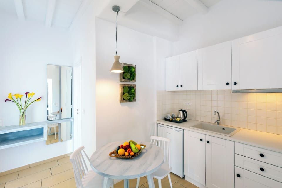 Sea View Apartment for 4 people with Big Balcony and Outdoor Hot Tub | Private kitchen | Espresso maker, coffee/tea maker, electric kettle