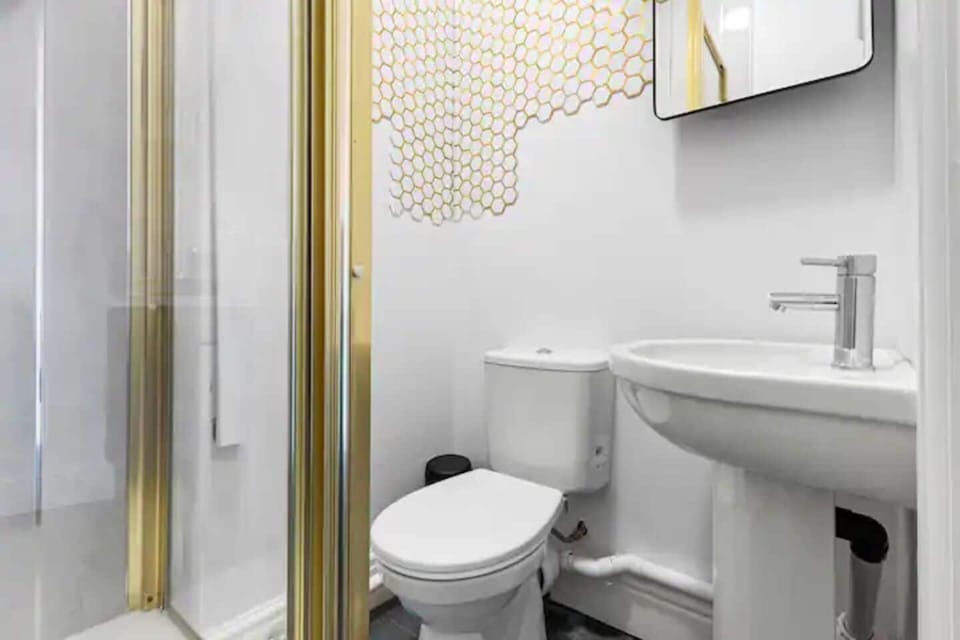 Deluxe Studio Suite | Bathroom