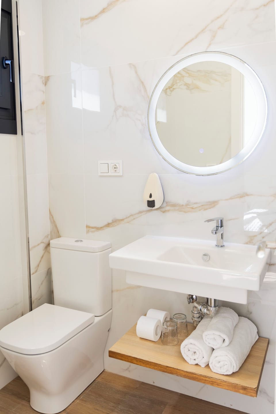 hostal montevideo Hostel in Galicia