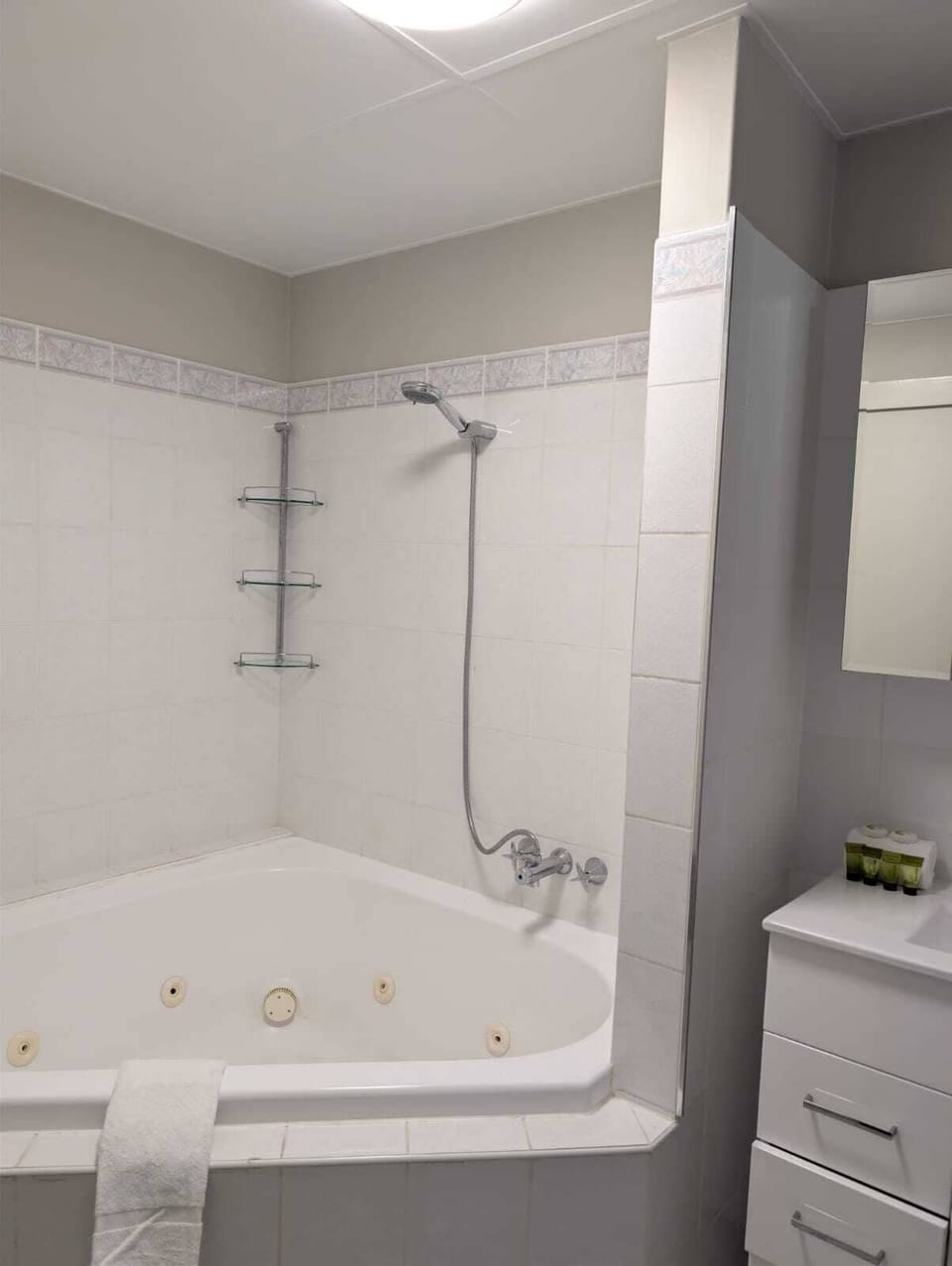 Private spa tub