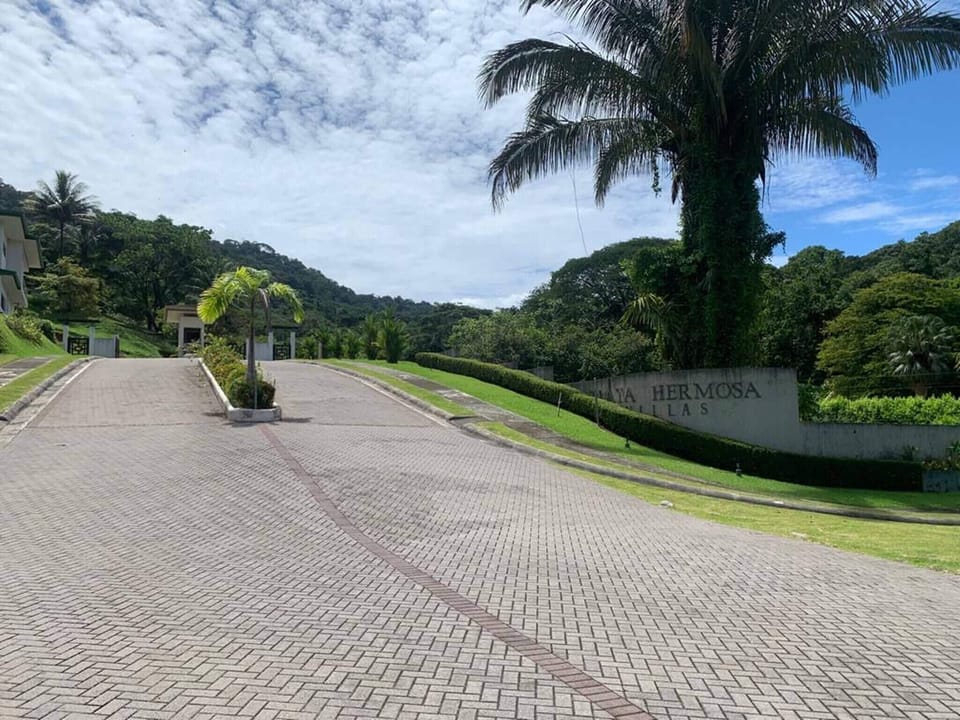 House, 2 Bedrooms, Balcony | Property grounds