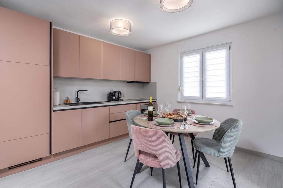 Standard Apartment, 1 Bedroom, Balcony (Apt Rosa Walk To Beach /w Balcony) | Private kitchen