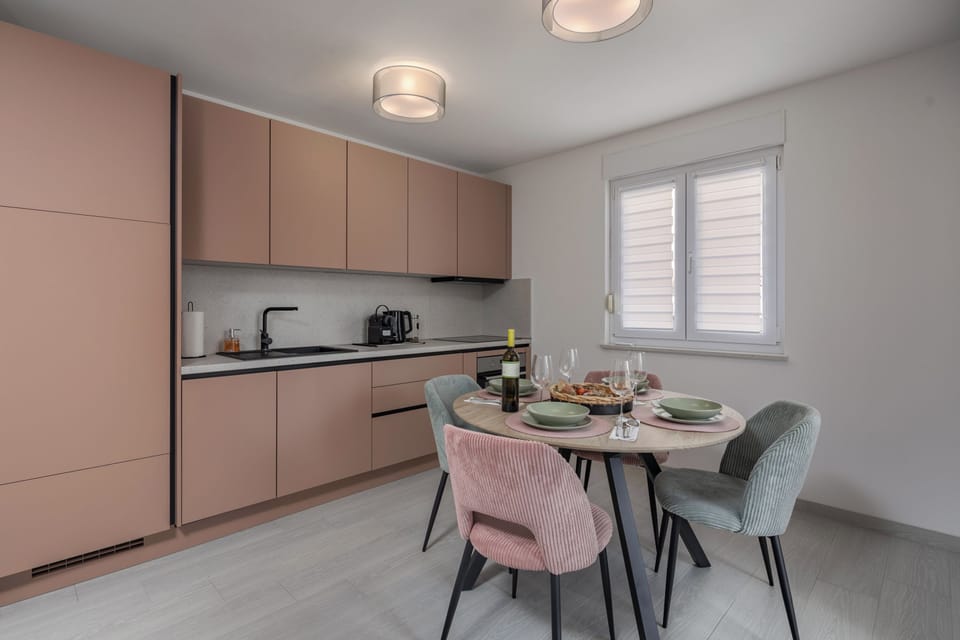 Standard Apartment, 1 Bedroom, Balcony (Apartment Rosa) | Dining