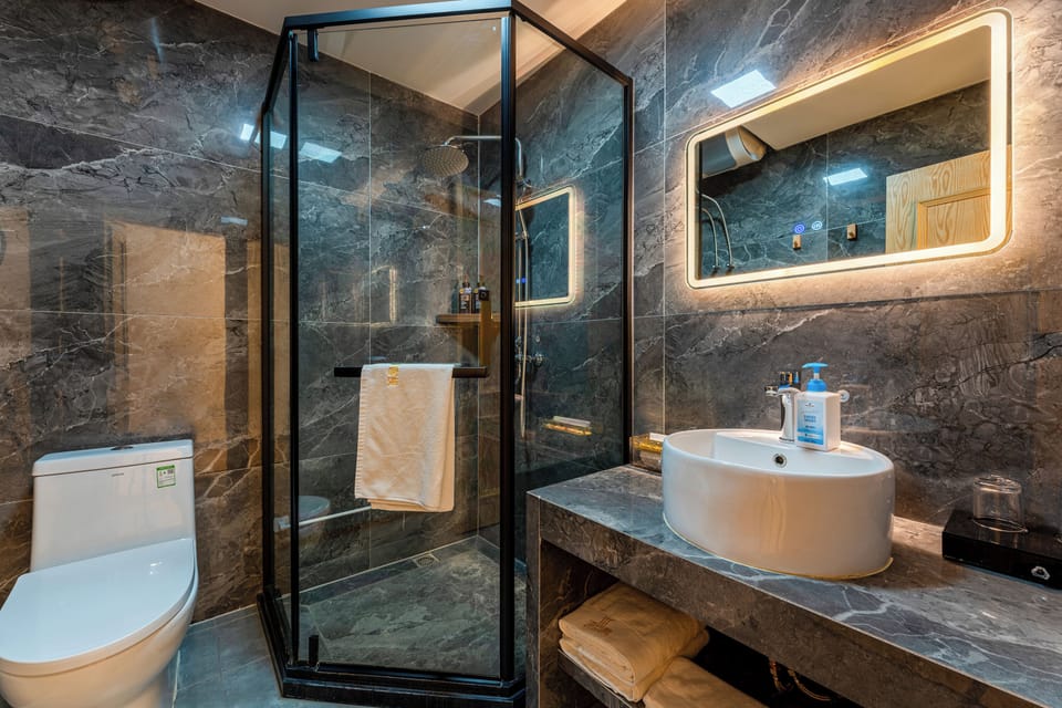Blackout drapes, soundproofing, WiFi (free)