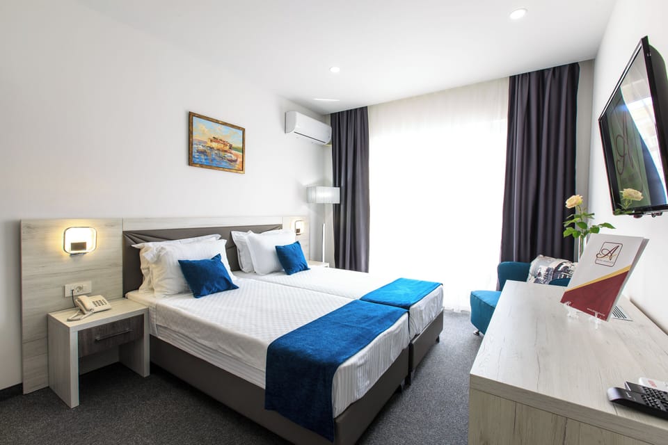 Deluxe Double or Twin Room | Desk, laptop workspace, free WiFi