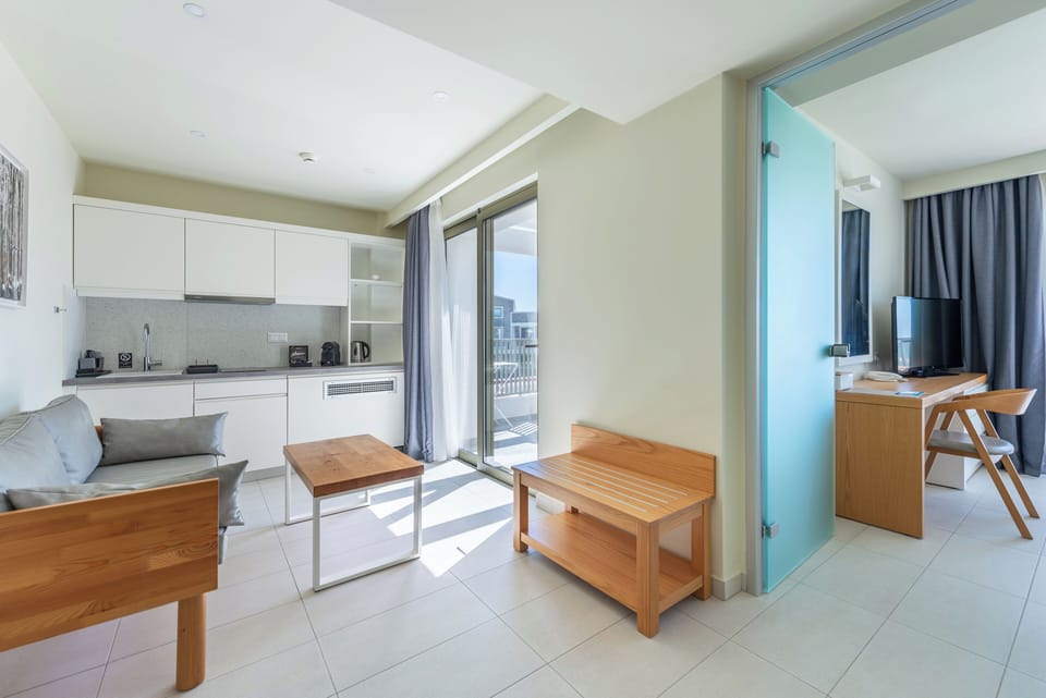 Premium Suite with direct sea view | Living area