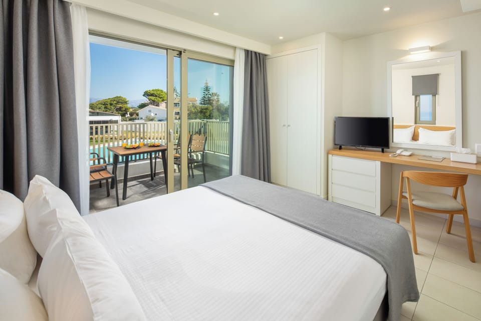 Premium Suite with sea view | In-room safe, blackout drapes, soundproofing, iron/ironing board