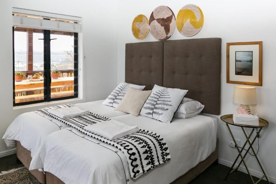 Deluxe Suite, Balcony, Mountain View | Iron/ironing board, free WiFi