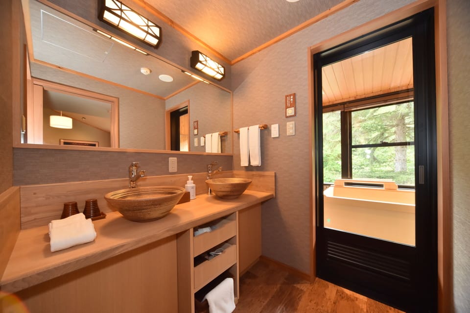Suite with Private Hot Spring, Non Smoking,【River View】 | Premium bedding, desk, free WiFi, bed sheets