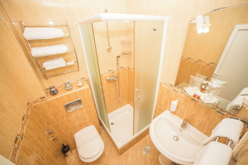 Triple Room, Balcony, Sea View | Bathroom