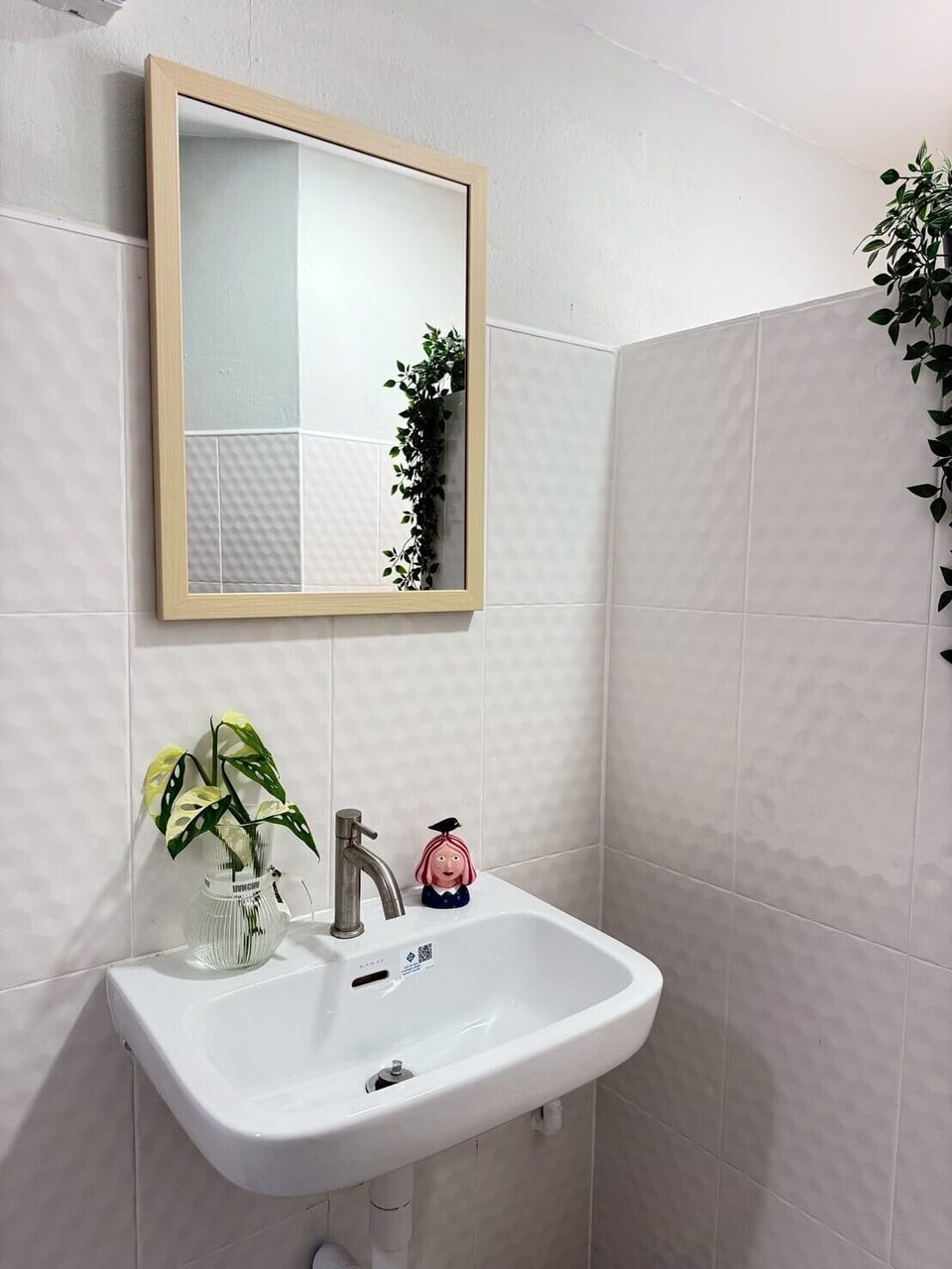 Deluxe Double Room | Bathroom | Soap, shampoo, toilet paper