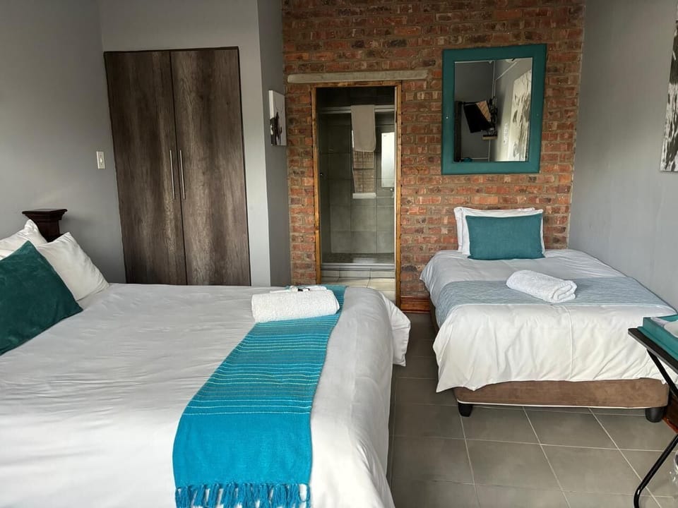 Comfort Twin Room | Desk, laptop workspace, iron/ironing board, free WiFi