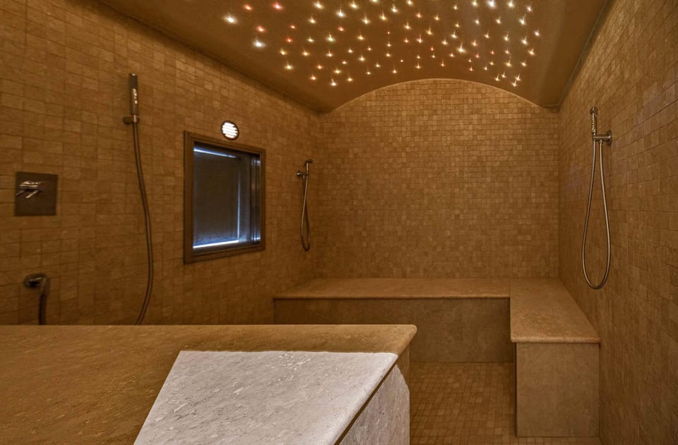Couples treatment rooms, sauna, hot tub, steam room, Turkish bath