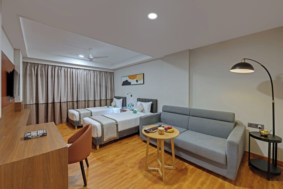 Executive Room, 1 King Bed, City View