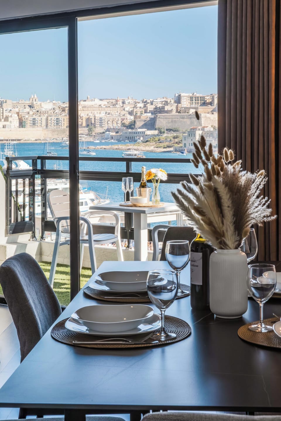 Comfort Apartment, Sea View | Dining