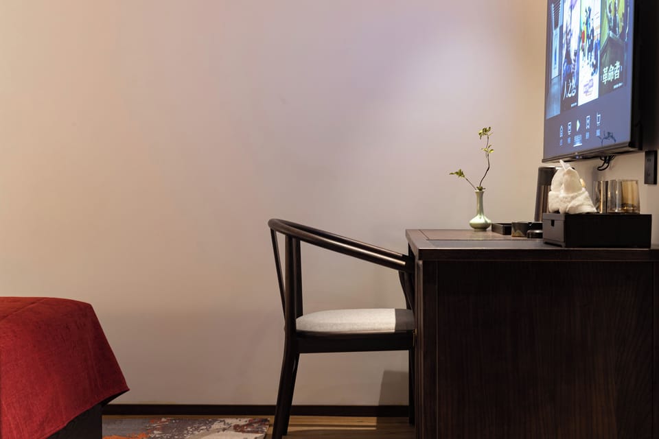 Basic Double Room, 1 Queen Bed, Non Smoking, Private Bathroom | Interior