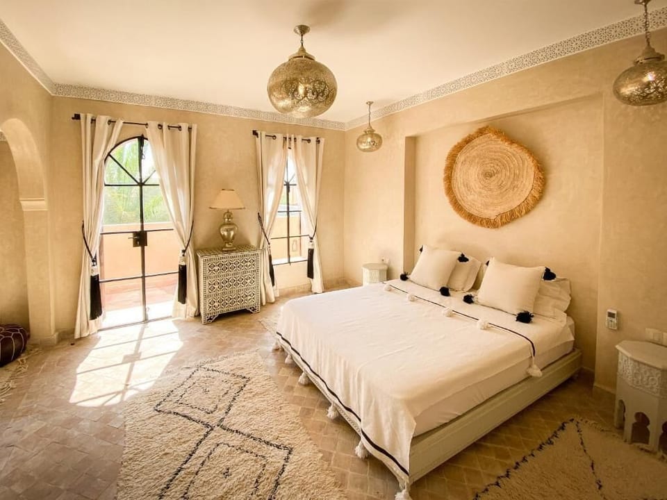 Terasse | Individually decorated, individually furnished, free WiFi, bed sheets