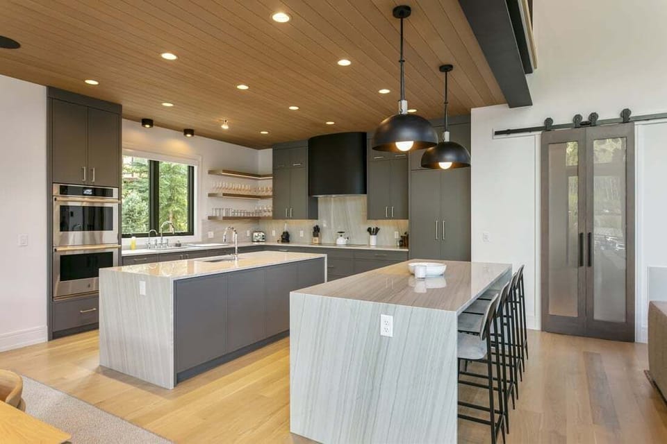 House, 5 Bedrooms | Private kitchen | Fridge, oven, coffee/tea maker, toaster