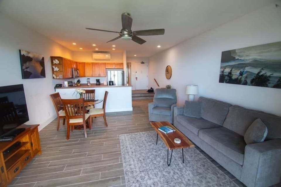 Condo, 1 Bedroom | Living area